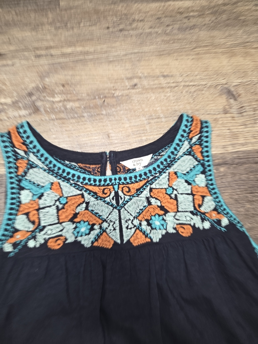 Crown & Ivy Boho Embroidered Yoke Sleeveless Blouse Tank - Picture 5 of 10